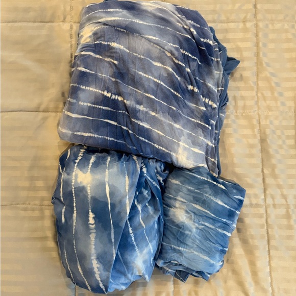 Little Sleepies Blue Tie Dye Dreams Twin Sheet Set and Cloud Blanket - Picture 6 of 6